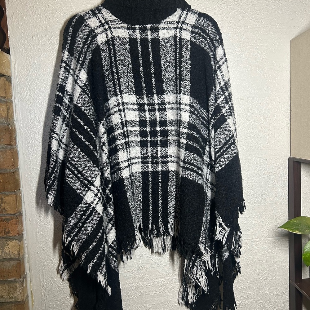 Steve Madden Plaid Black and White Women's Turtleneck Sweater Poncho